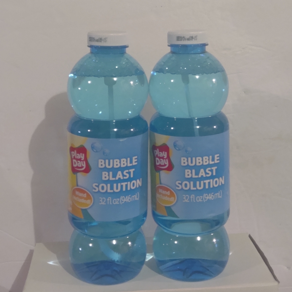 NEW 32oz of Blue Bubble Blast Solution. By Play Day. Set Of 2